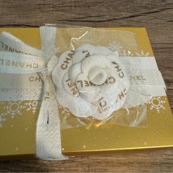 Chanel limited edition holiday gift set - Picture 7 of 8
